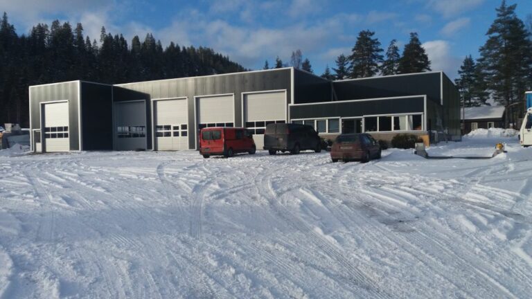 Hala stalowa w norweskim krajobrazie zimowym – realizacja międzynarodowa z 2016 roku