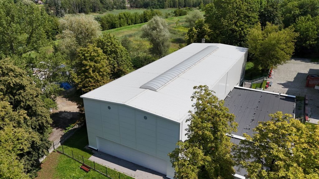 Dach hali stalowej